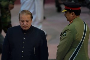 BN-KW732_RAHEEL_P_20151022103815